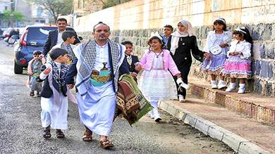 فرحة عيد الفطر في اليمن تتحدى الحرب والأزمات المعيشية